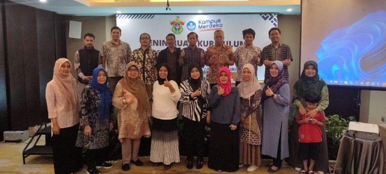 Fakultas Farmasi Unhas Laksanakan Workshop Peninjauan Kurikulum Prodi S2 & S3