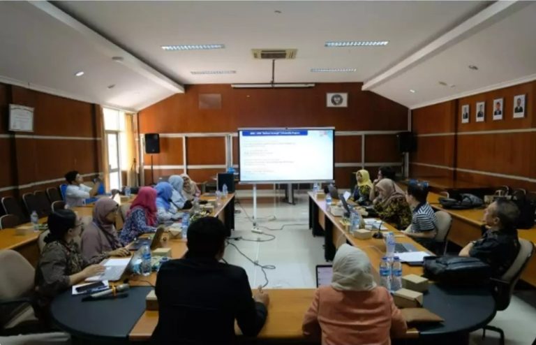KEMBANGKAN KUALITAS RISET MIKROBIOLOGI FAKULTAS FARMASI UNHAS SEPAKAT KERJASAMA DENGAN BRIN & KITASATO UNIVERSITY