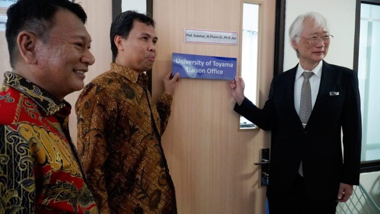 Kantor Penghubungan Universitas Toyama (Liaison Office) ditempatkan di Fakultas Farmasi Unhas