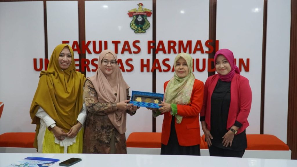 Penandatanganan MoU Fakultas Farmasi Unhas dengan Fakultas Sains dan Teknologi Universitas Mandala Waluya