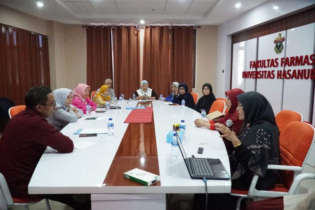 Sosialisasi Sistem Kearsipan Tendik Fakultas Farmasi Unhas oleh Unit Kearsipan Unhas