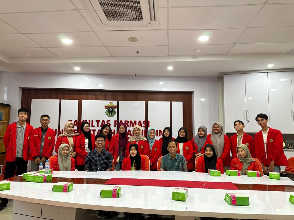 Pelepasan Mahasiswa Farmasi Unhas untuk Program Outbound ke TDTU Vietnam