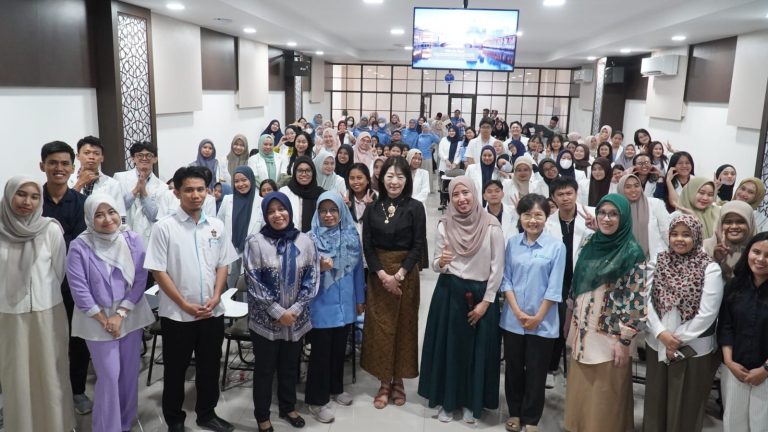 KULIAH TAMU : Innovations in Natural Product-Blased Pharmaceuticals – Challenges And Opportunities