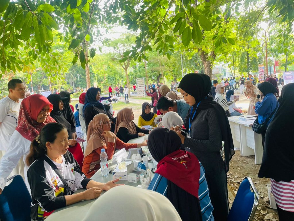 Pengabdian Masyarakat: Student Research Leadership Summit Mahasiswa Farmasi Unhas & UiTM