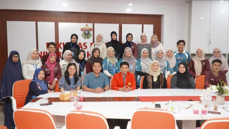 Mahasiswa Farmasi Unhas dan UiTM Gelar Student Research and Leadership Summit 2025