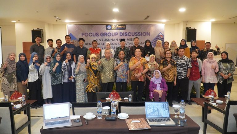 Fakultas Farmasi Unhas mengadakan Focus Group Discussion Penyusunan Visi, Misi dan Rencana Strategis Fakultas Periode 2025-2029