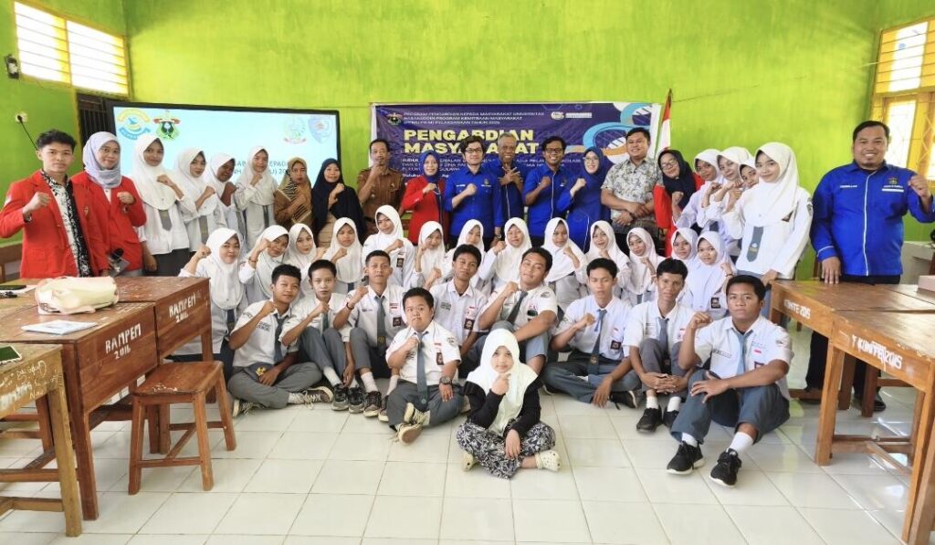 Fakultas Farmasi Unhas Kenalkan Bioteknologi melalui Praktik Isolasi DNA di SMA Negeri 16 Bulukumba